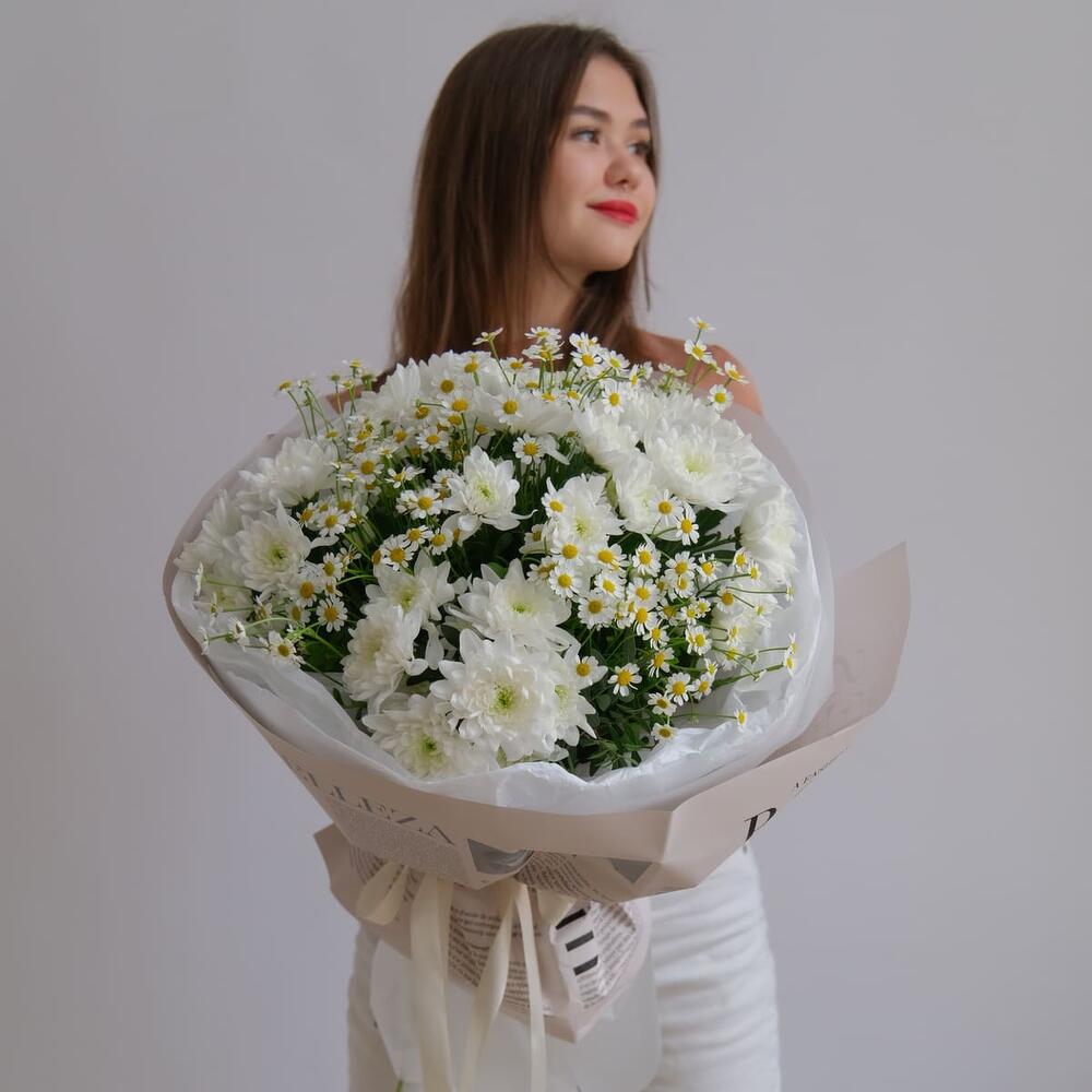 https://content2.flowwow-images.com/data/flowers/1000x1000/38/1675592966_21386238.jpg