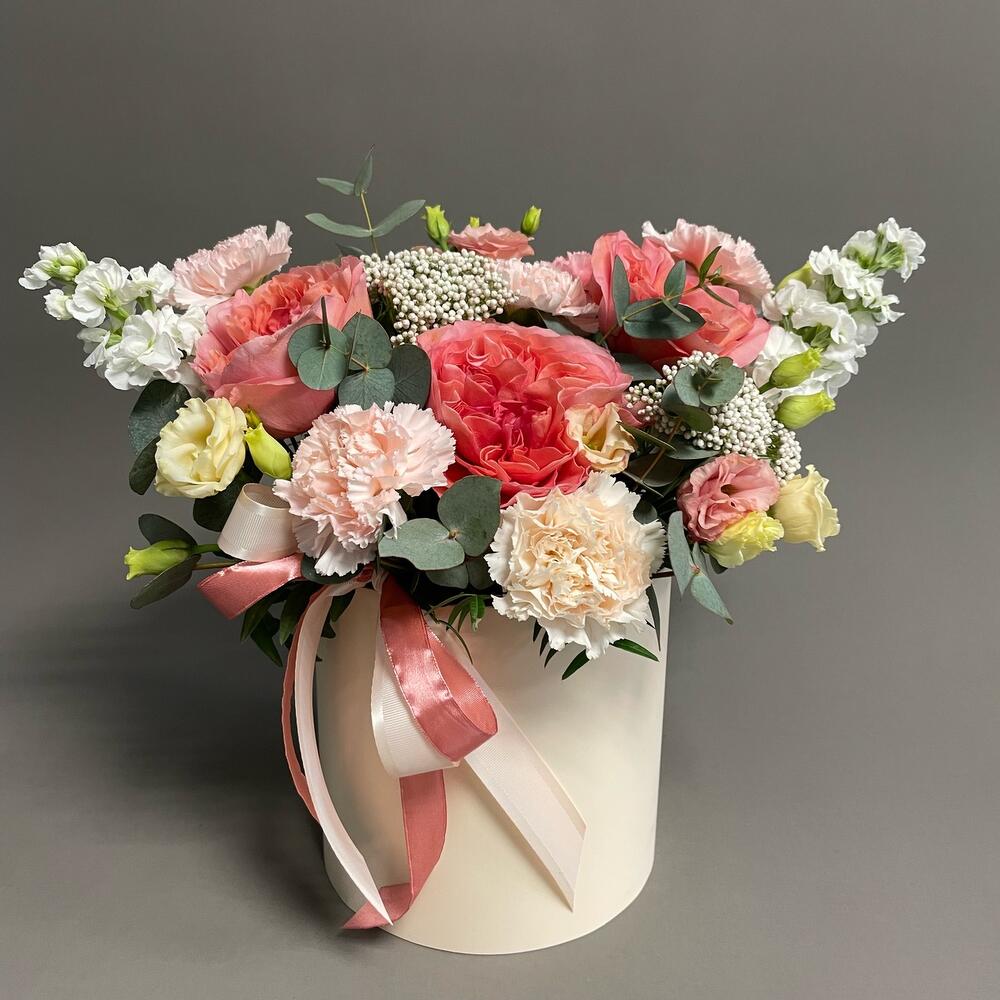 https://content2.flowwow-images.com/data/flowers/1000x1000/62/1682441898_16187362.jpg