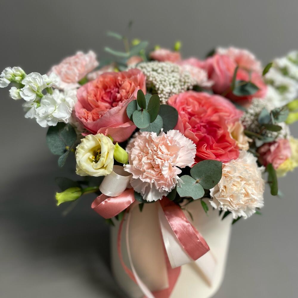 https://content2.flowwow-images.com/data/flowers/1000x1000/85/1682441898_30587785.jpg
