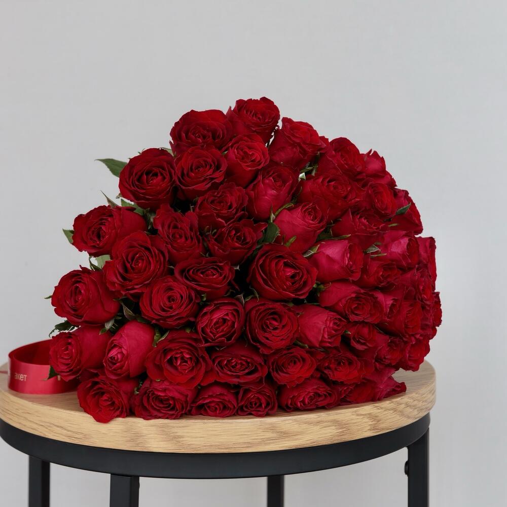 https://content2.flowwow-images.com/data/flowers/1000x1000/86/1722078289_45080686.jpg