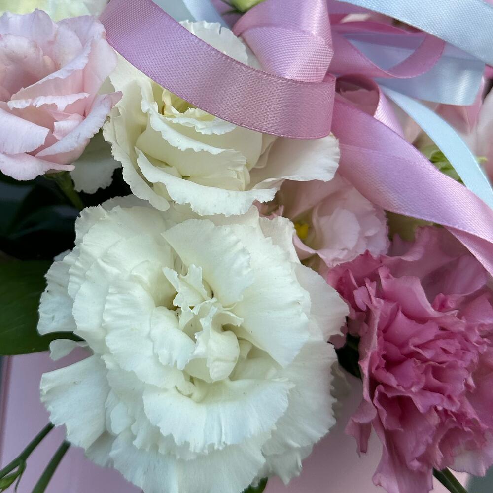 https://content2.flowwow-images.com/data/flowers/1000x1000/14/1723734701_12094914.jpg