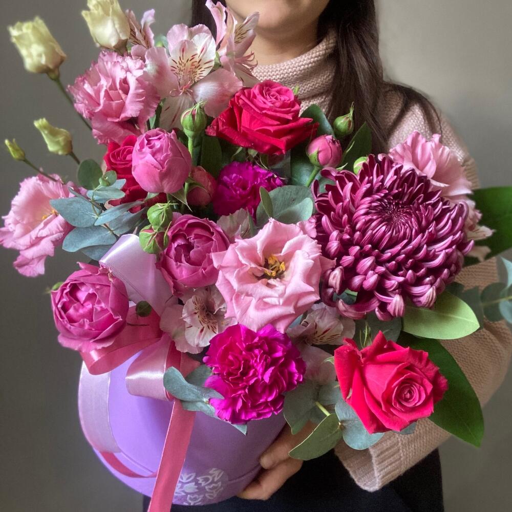 https://content2.flowwow-images.com/data/flowers/1000x1000/86/1729764178_82929286.jpg