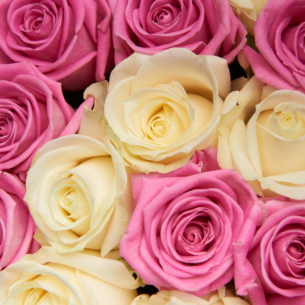 https://content2.flowwow-images.com/data/flowers/1000x1000/61/1650785025_90485561.jpg